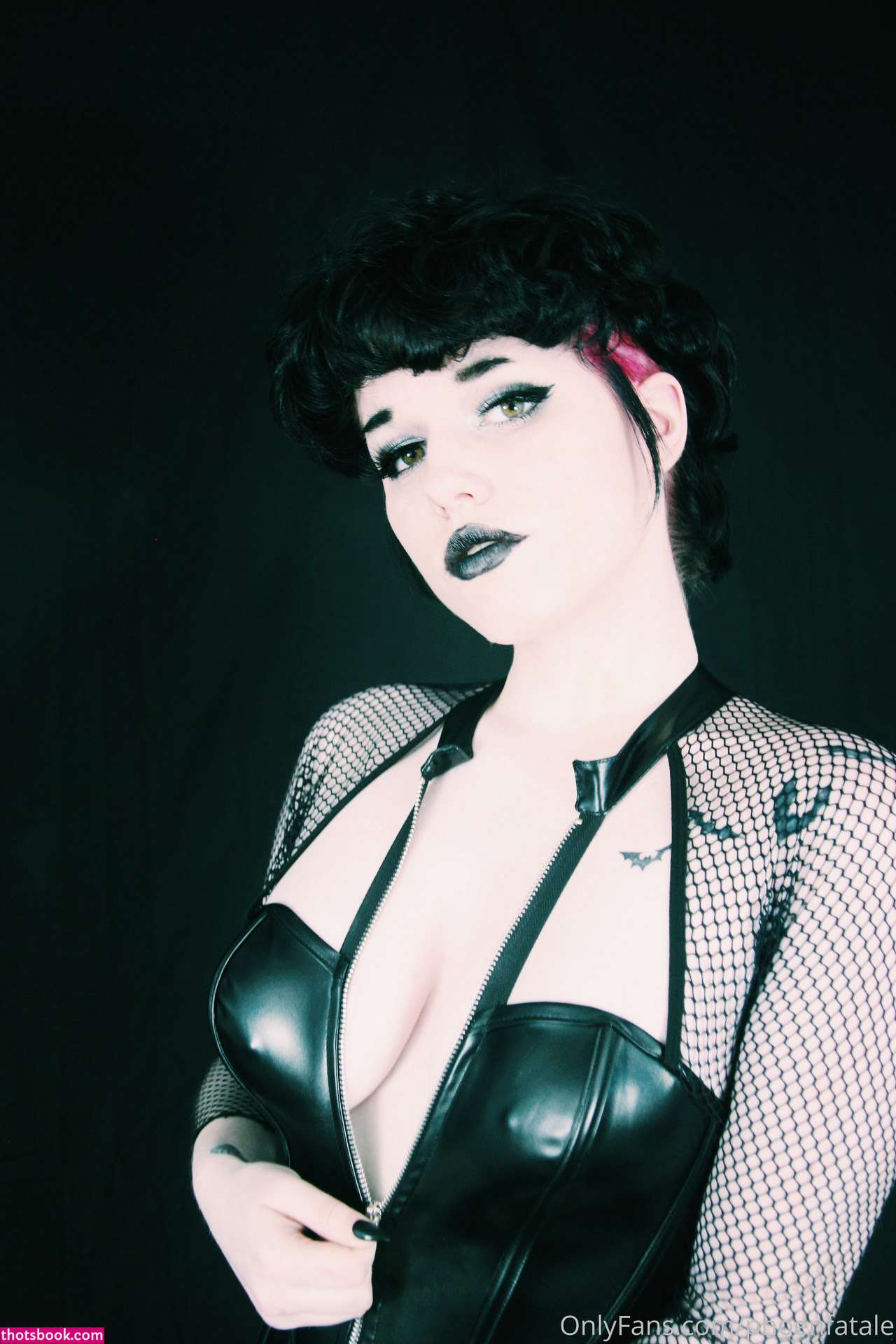 Phoenfatale Photo #11