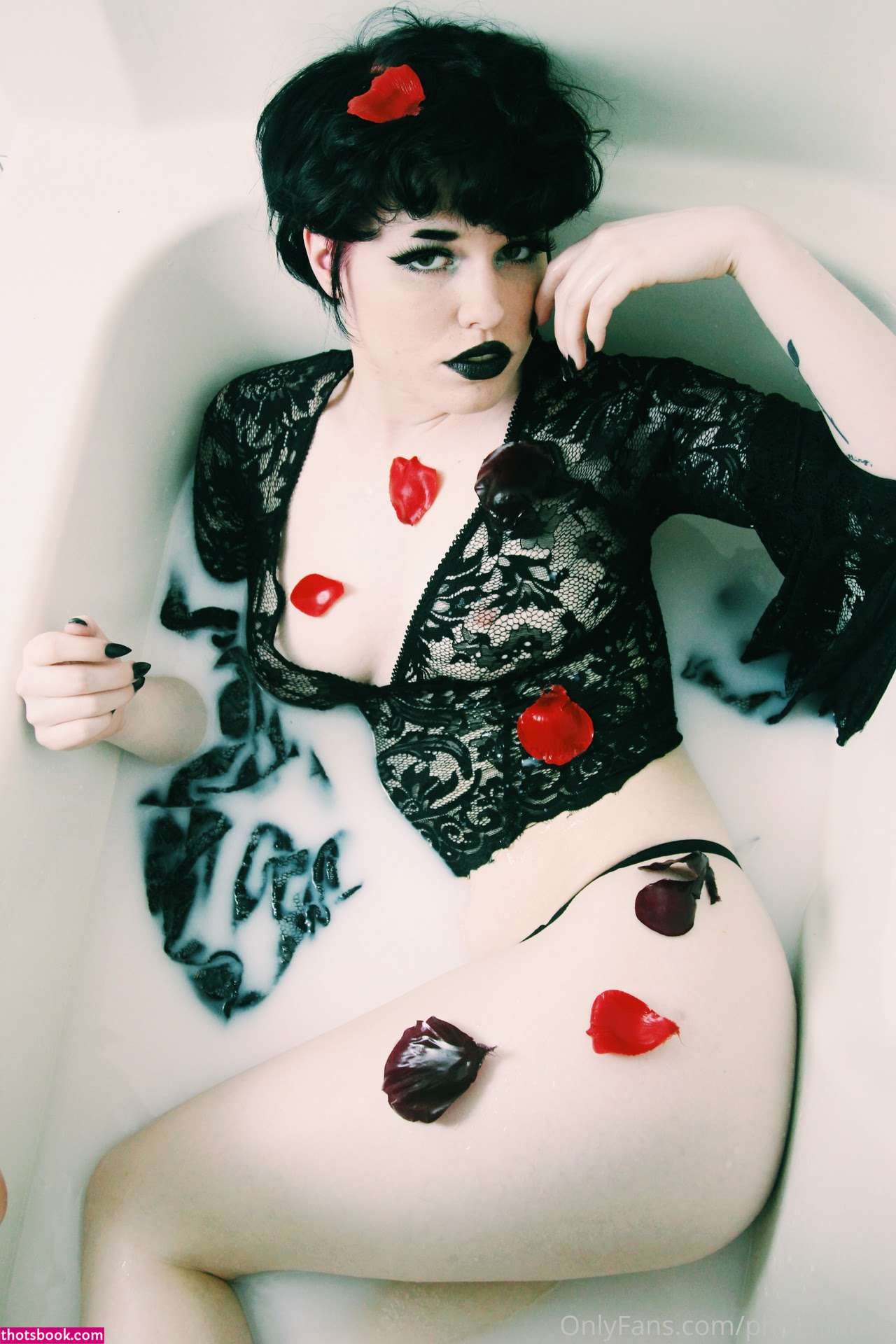 Phoenfatale Photo #12