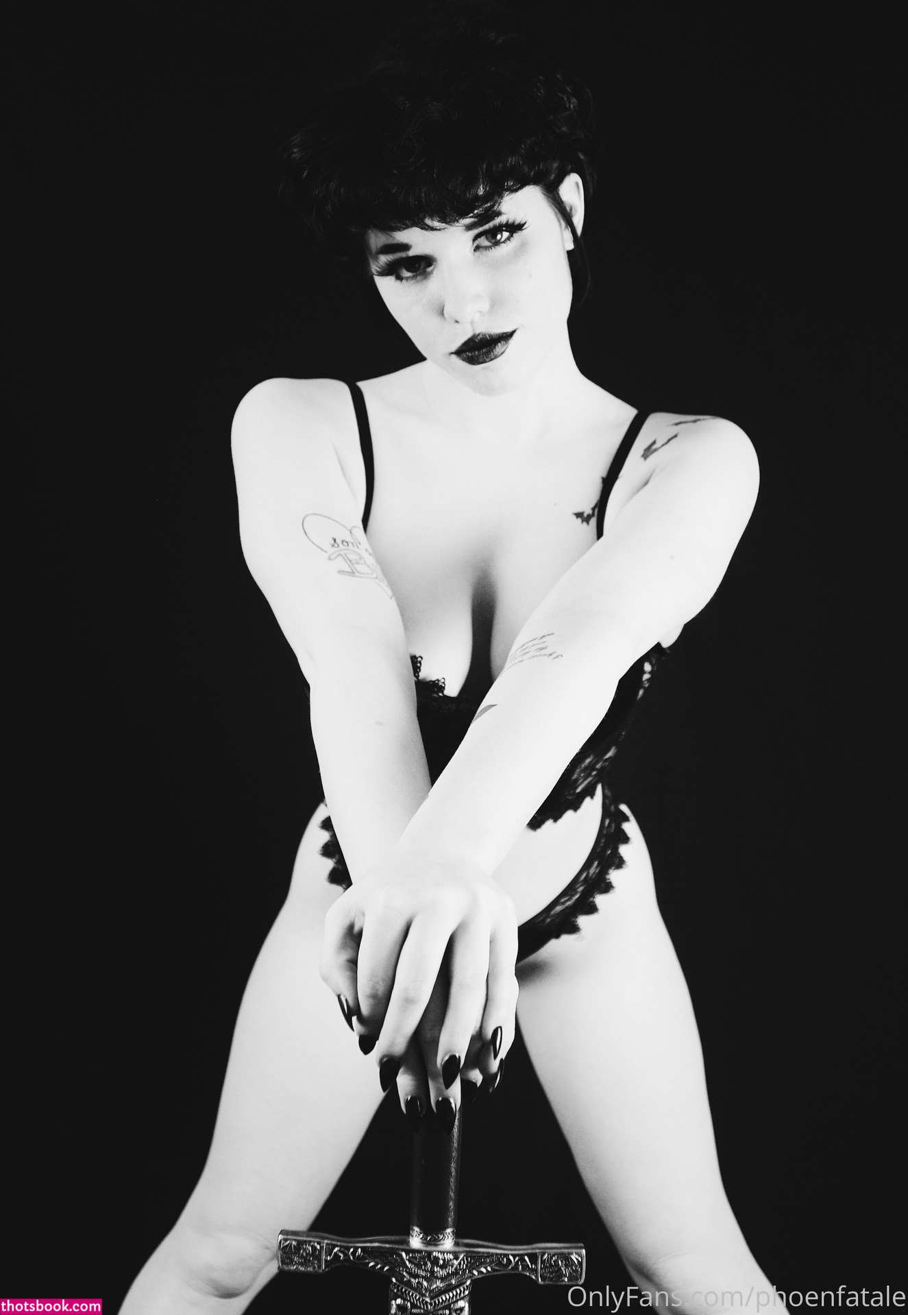 Phoenfatale Photo #17