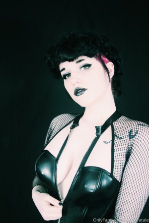 Phoenfatale Photo #11