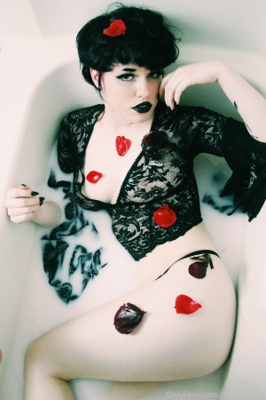 Phoenfatale Photo #12