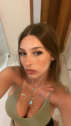 Ella Netzer Photo #18