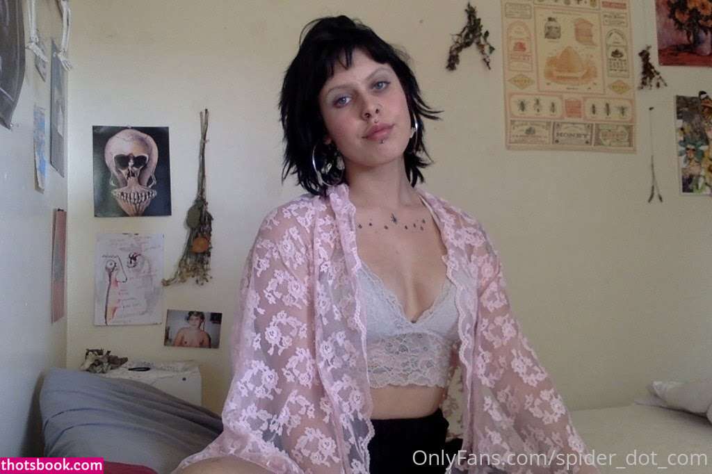 wormsinmyclownsuit Photo #4