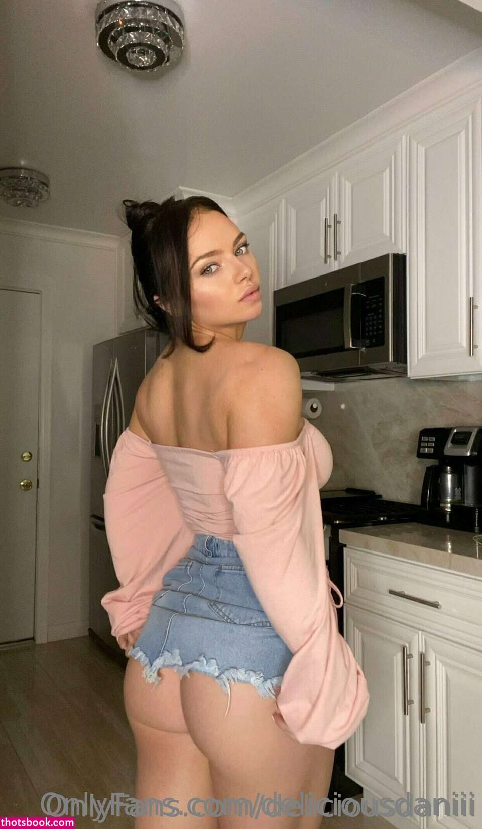 Dani Phelps Photo #12