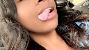 Kittenthatkries Photo #20