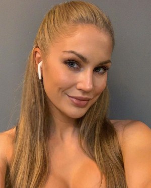 Michelle Czaja Photo #36