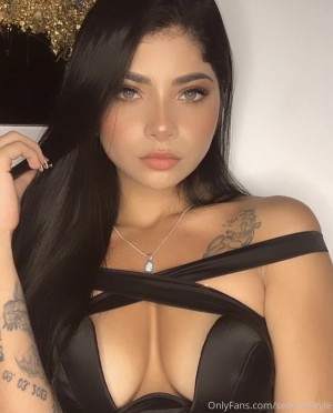 Selena Kyle Photo #4