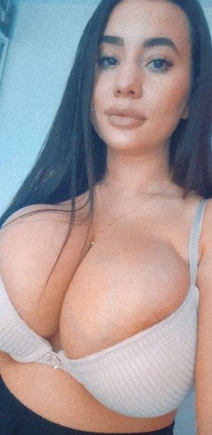 Alicelevine Photo #27