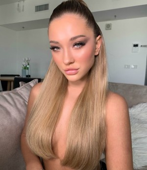 Alexandra Cohen Photo #1