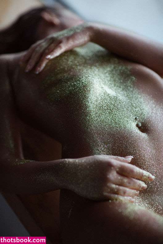 Alexandra Cohen Photo #11