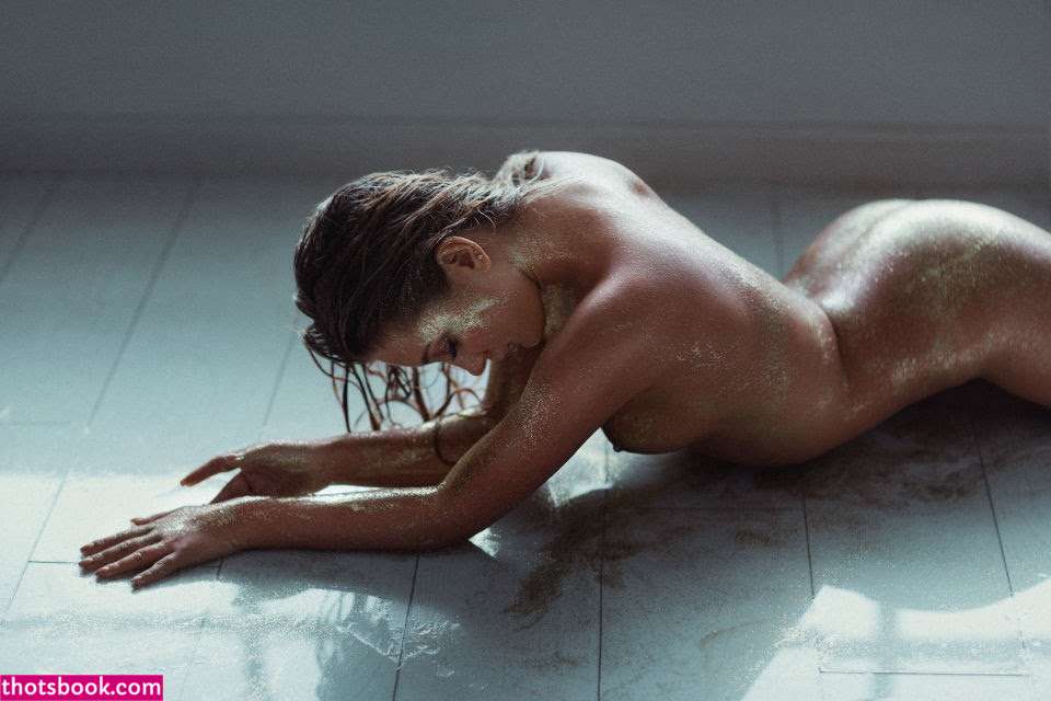 Alexandra Cohen Photo #19