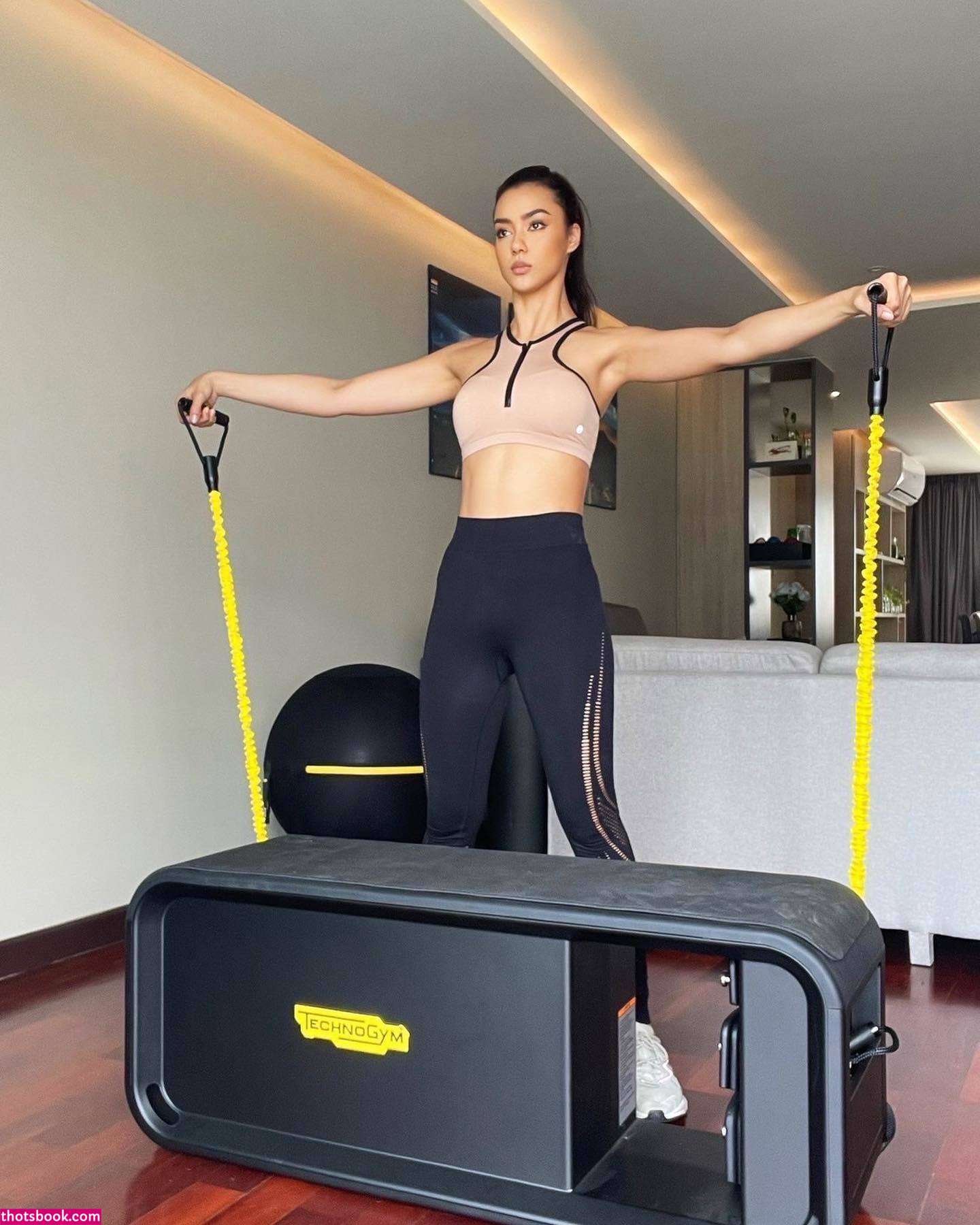 Amanda Obdam Photo #17