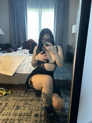 horrorwh0re Photo #6