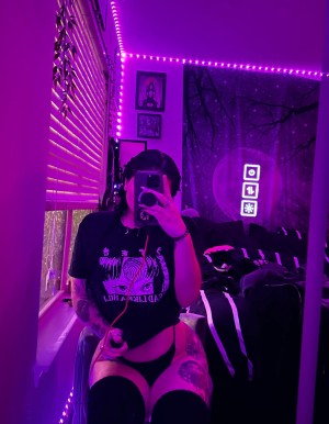 horrorwh0re Photo #9