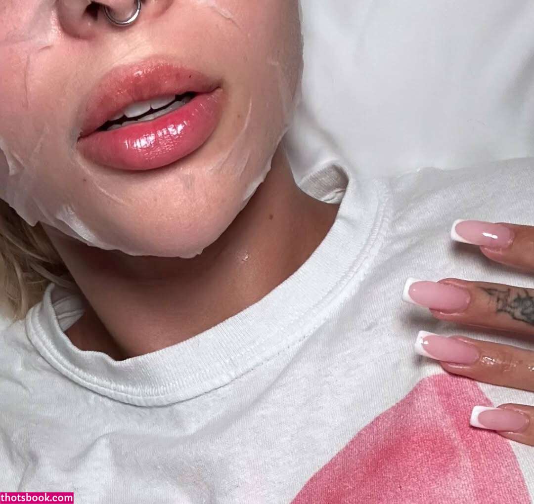 Lila Janowska Photo #35