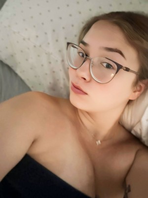 Alyssa Capps Photo #6