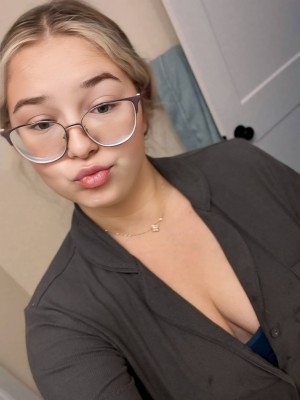 Alyssa Capps Photo #12