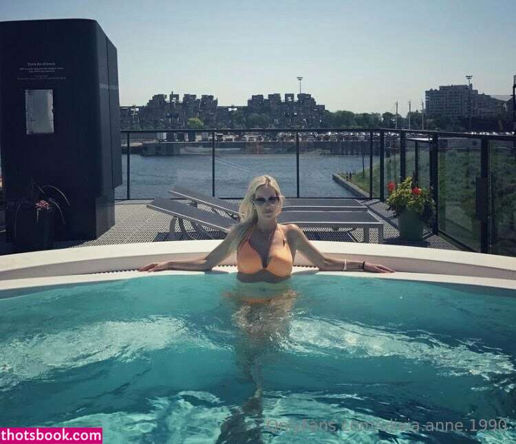 Olivia Anne 1990 Photo #9