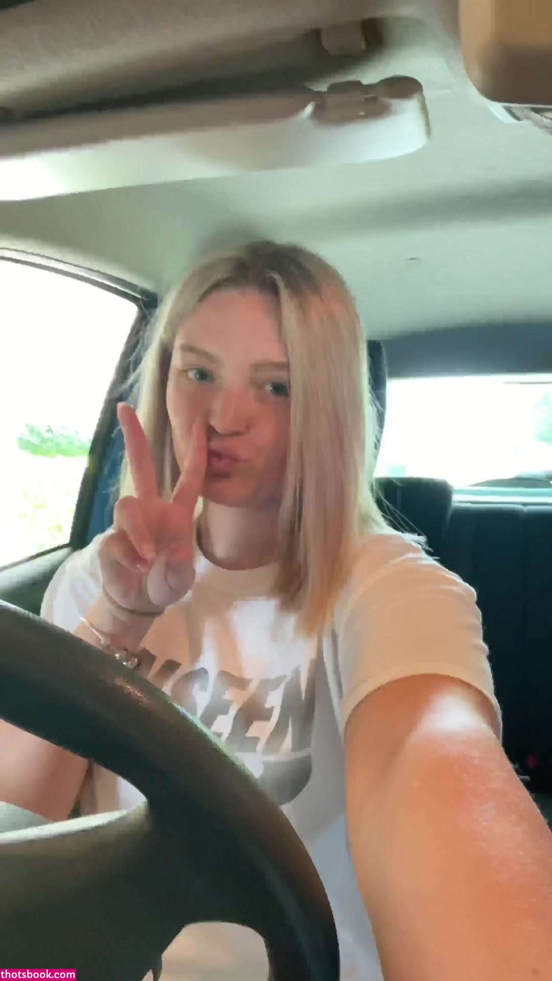 Robyn Emily Photo #2