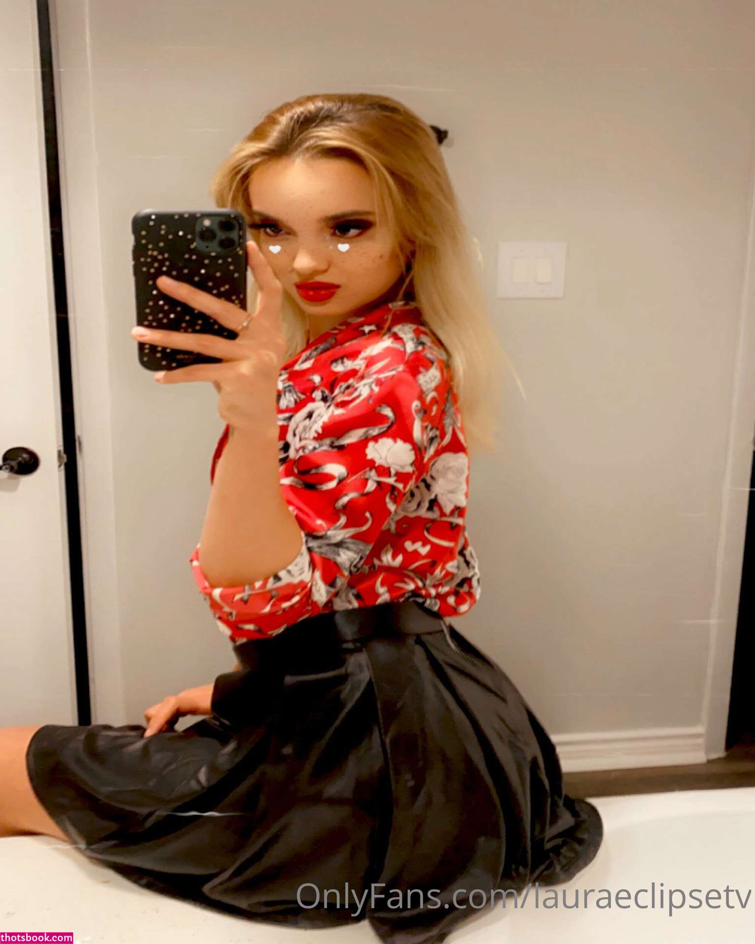 Laura Eclipse Photo #7