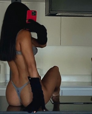 Chloe Scantlebury Photo #6