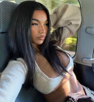 Chloe Scantlebury Photo #15