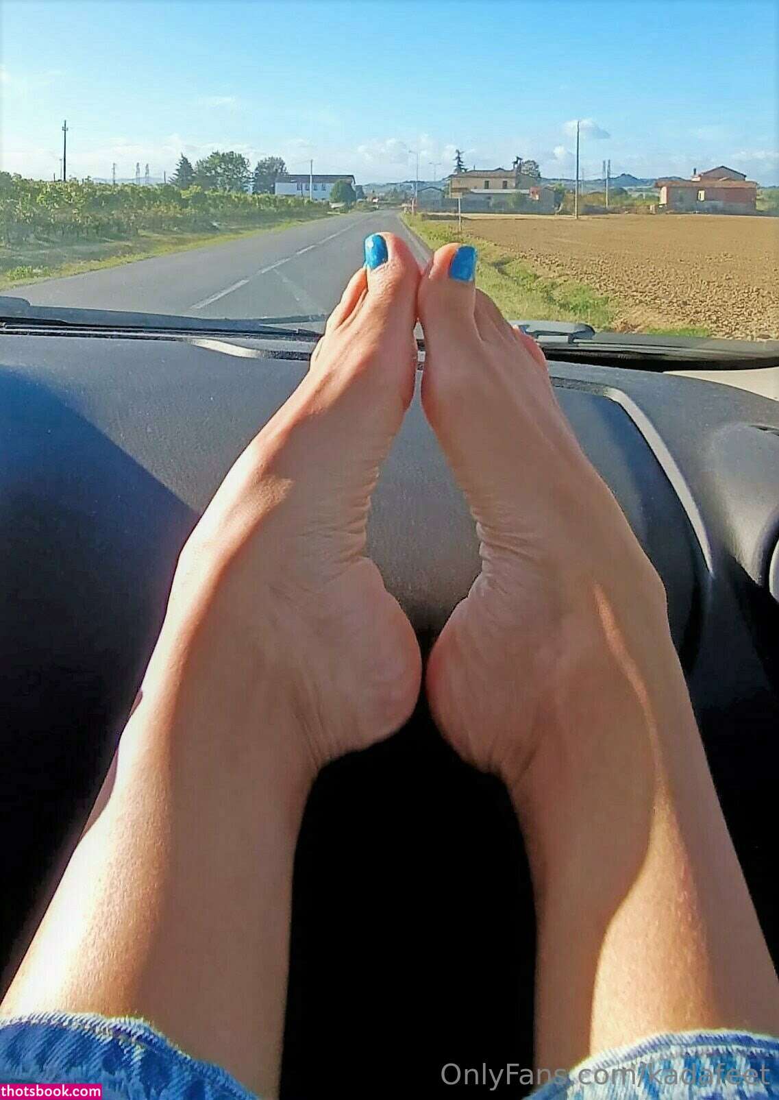 Ariel Feet Photo #10