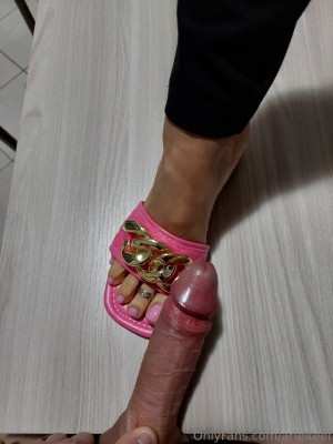 Ariel Feet Photo #15