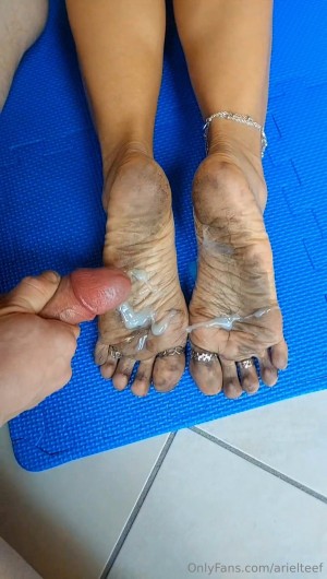 Ariel Feet Photo #51