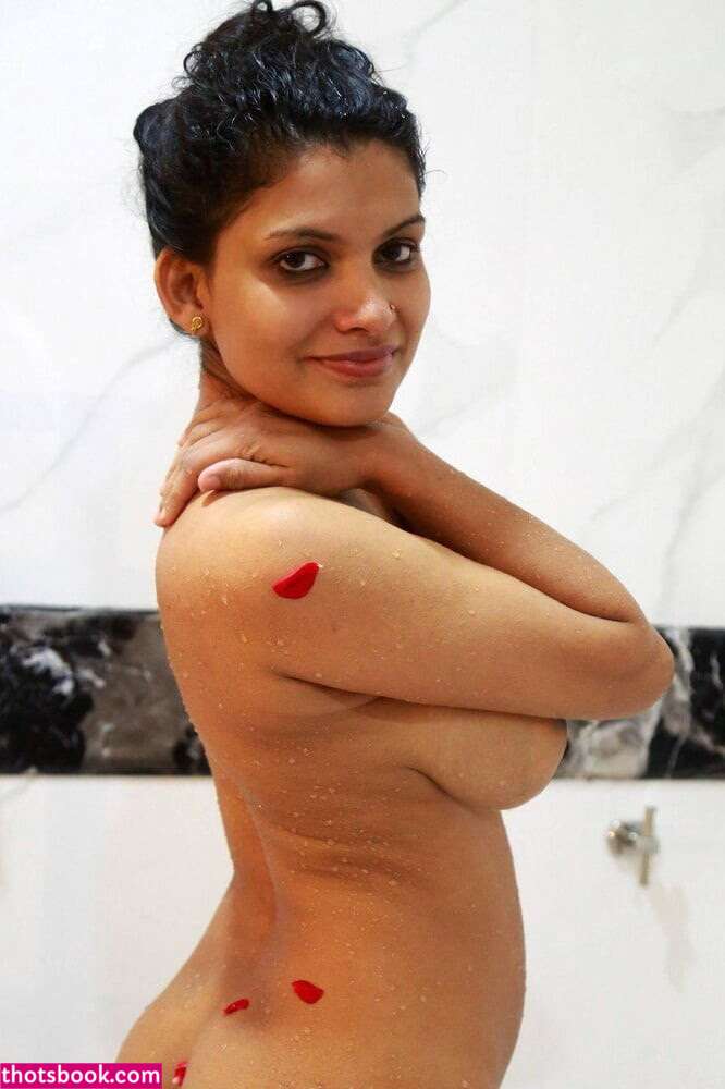 Resmi Nair Photo #18