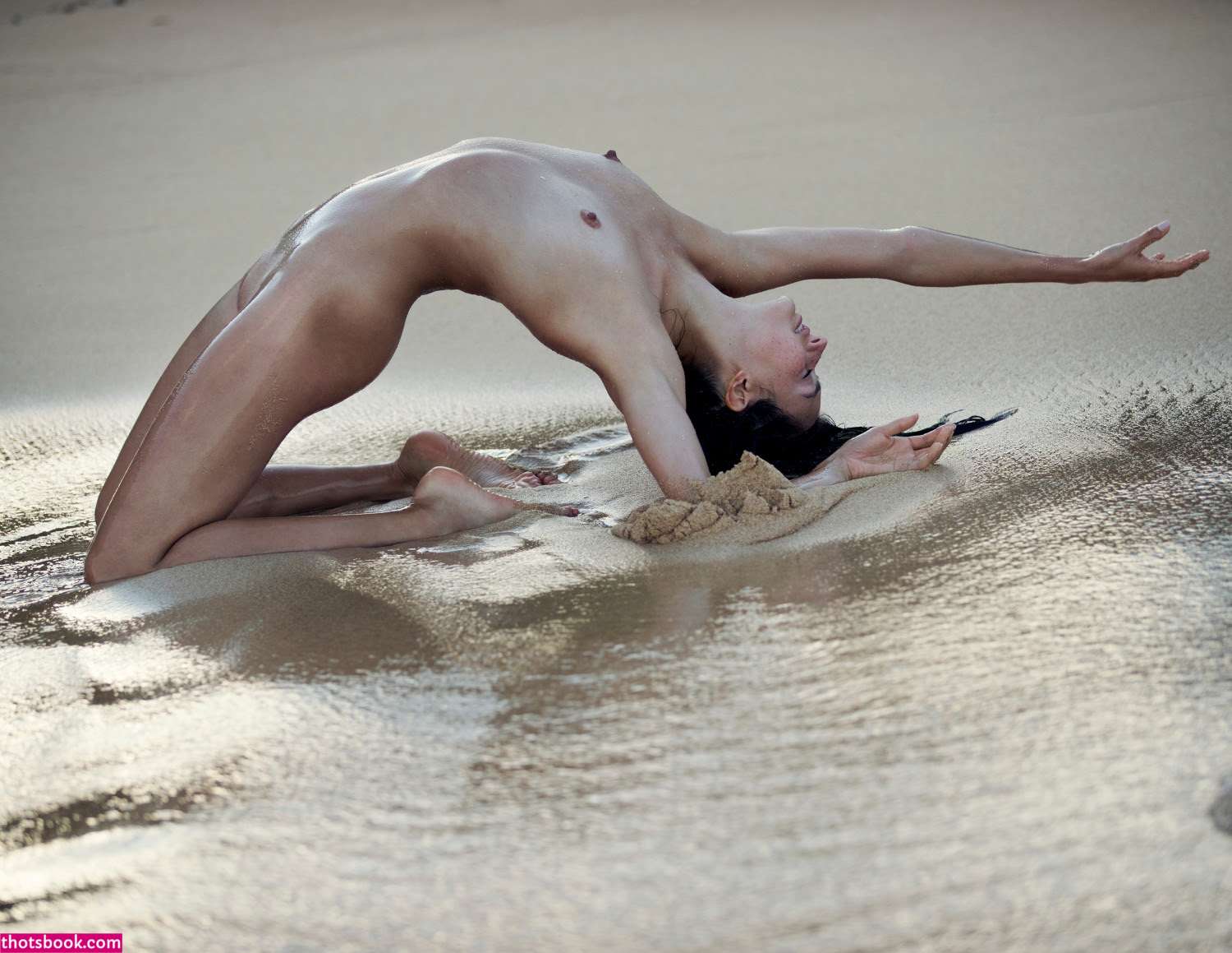 Jessica Clements Photo #8