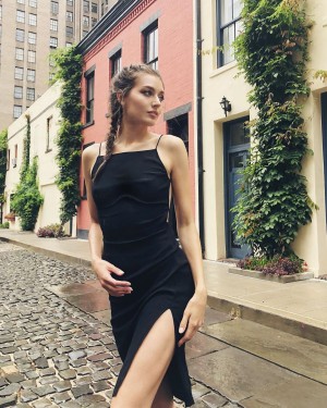 Jessica Clements Photo #15