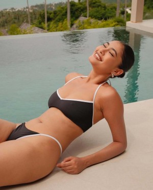 Thuzar Wint Lwin Photo #16