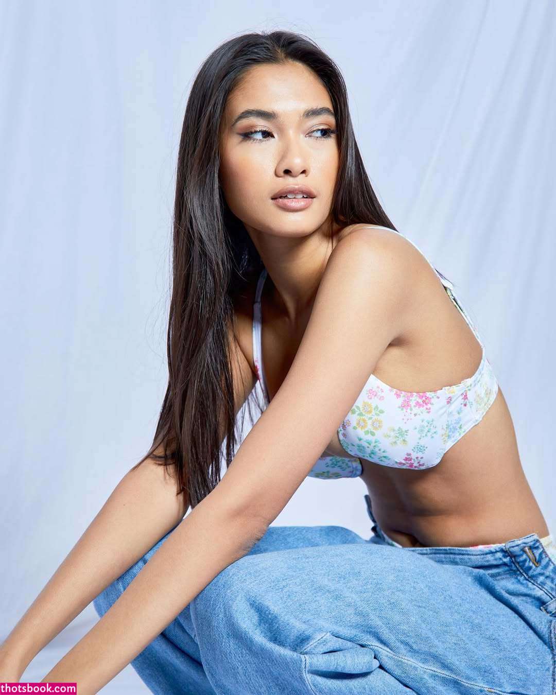 Thuzar Wint Lwin Photo #24