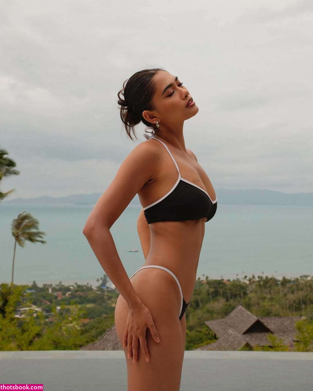 Thuzar Wint Lwin Photo #26