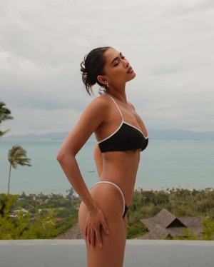 Thuzar Wint Lwin Photo #26