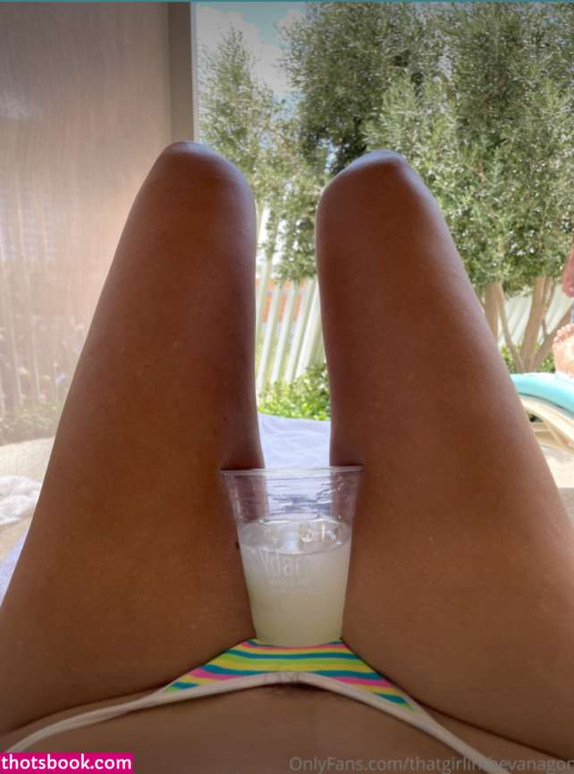 Thegirlinthevanagon Photo #1