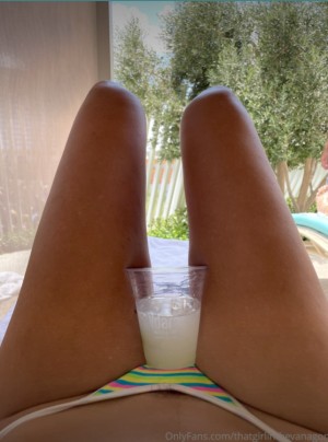 Thegirlinthevanagon Photo #1