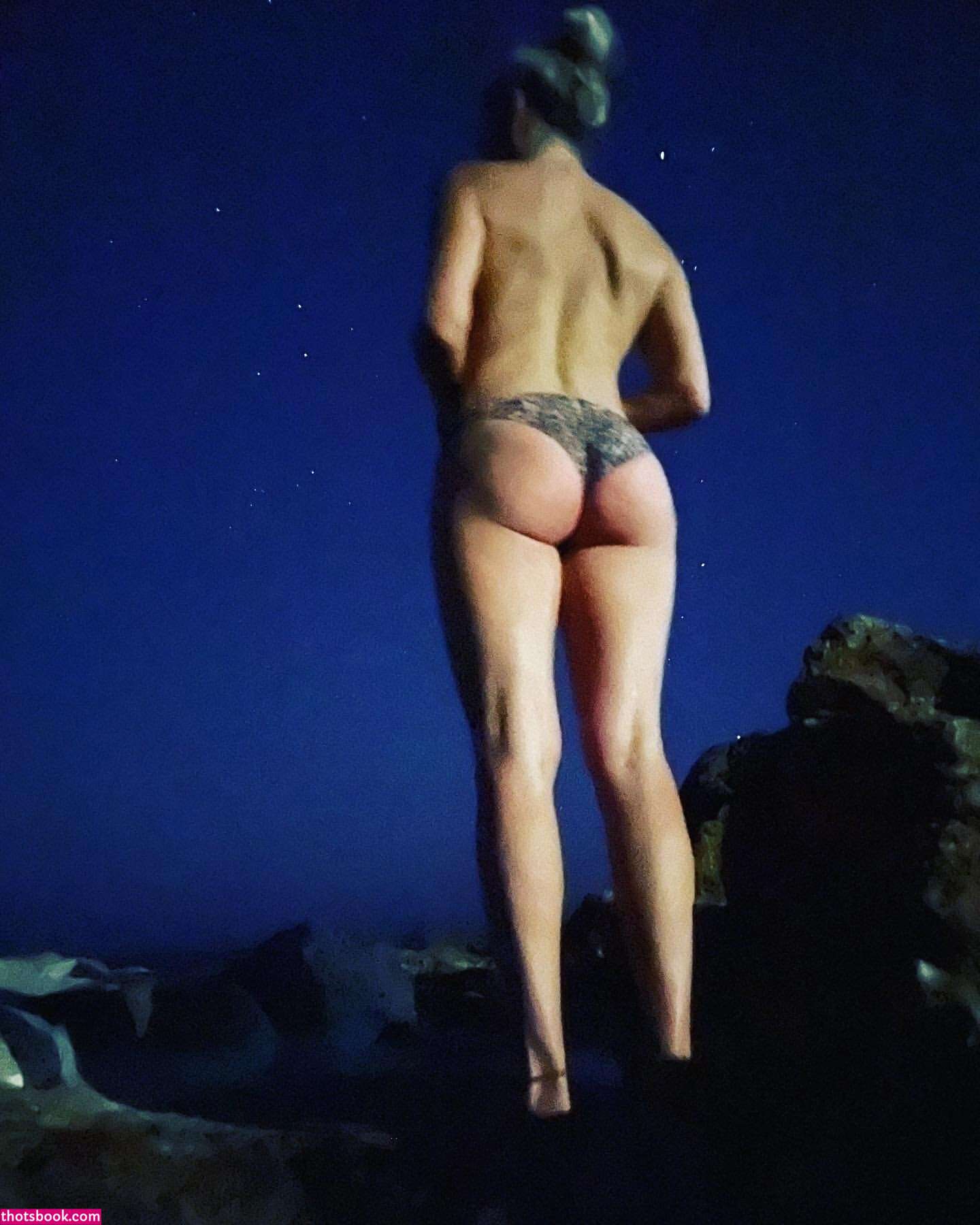 Thegirlinthevanagon Photo #9