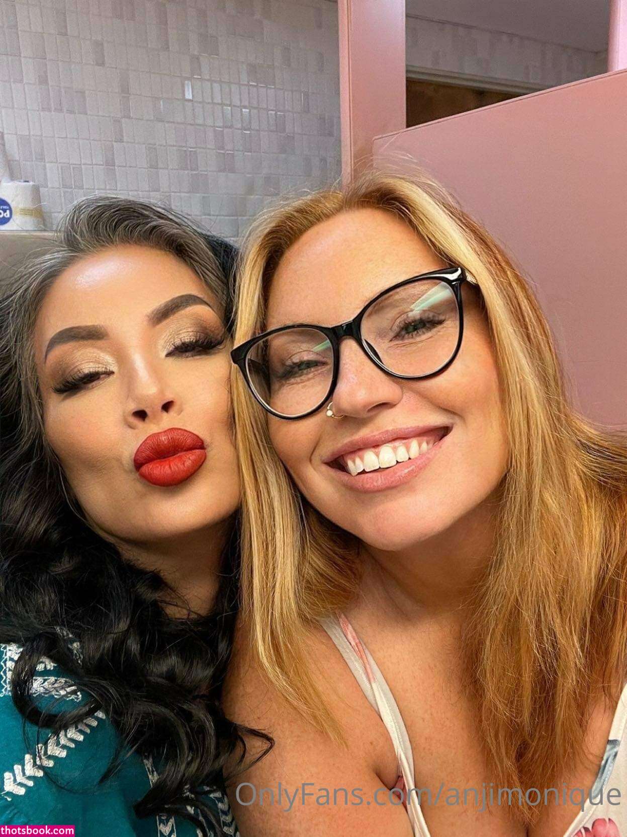 Anji Monique Photo #16