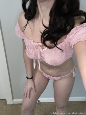 Freckledhotwife Photo #4