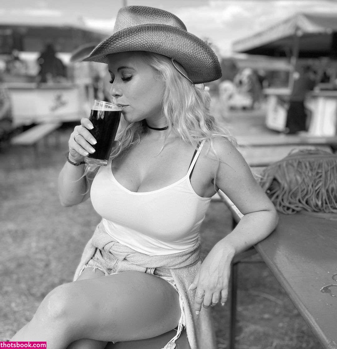 Steffi Landerer Photo #1