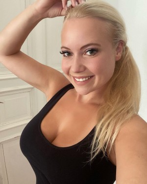 Steffi Landerer Photo #7