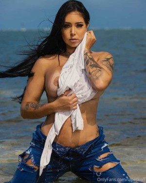 Carolina Petkoff Photo #6