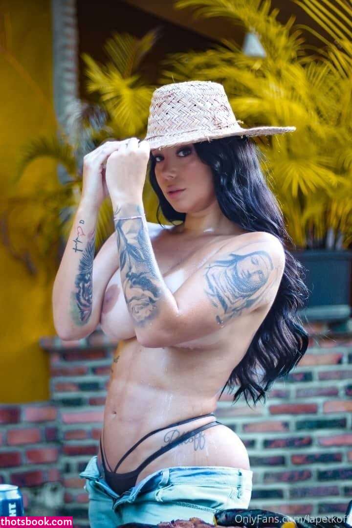 Carolina Petkoff Photo #14