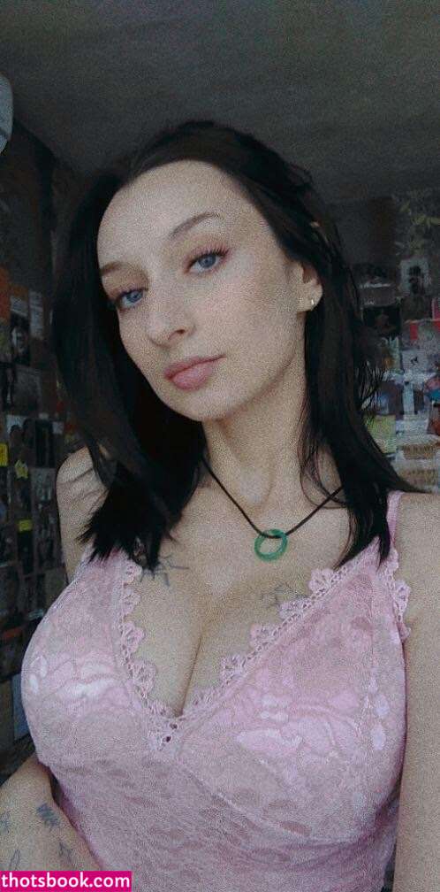 Roxy Milano Photo #8