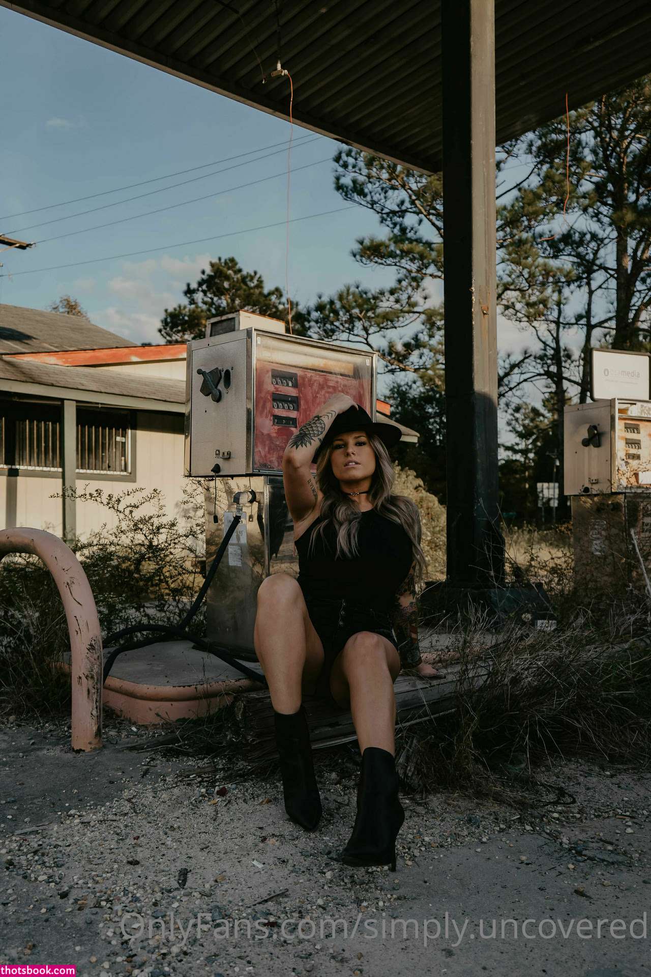 Simplyuncovered Photo #17