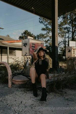 Simplyuncovered Photo #17