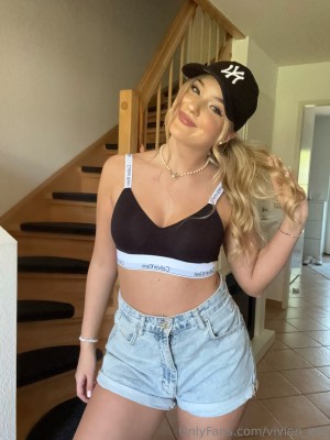 Vivien Esc Photo #32