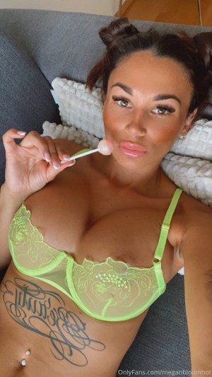 meganbloomhot Photo #6